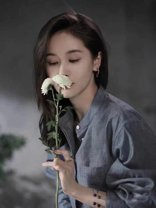 王子文:娱乐圈单亲妈妈的奋斗与爱情传奇