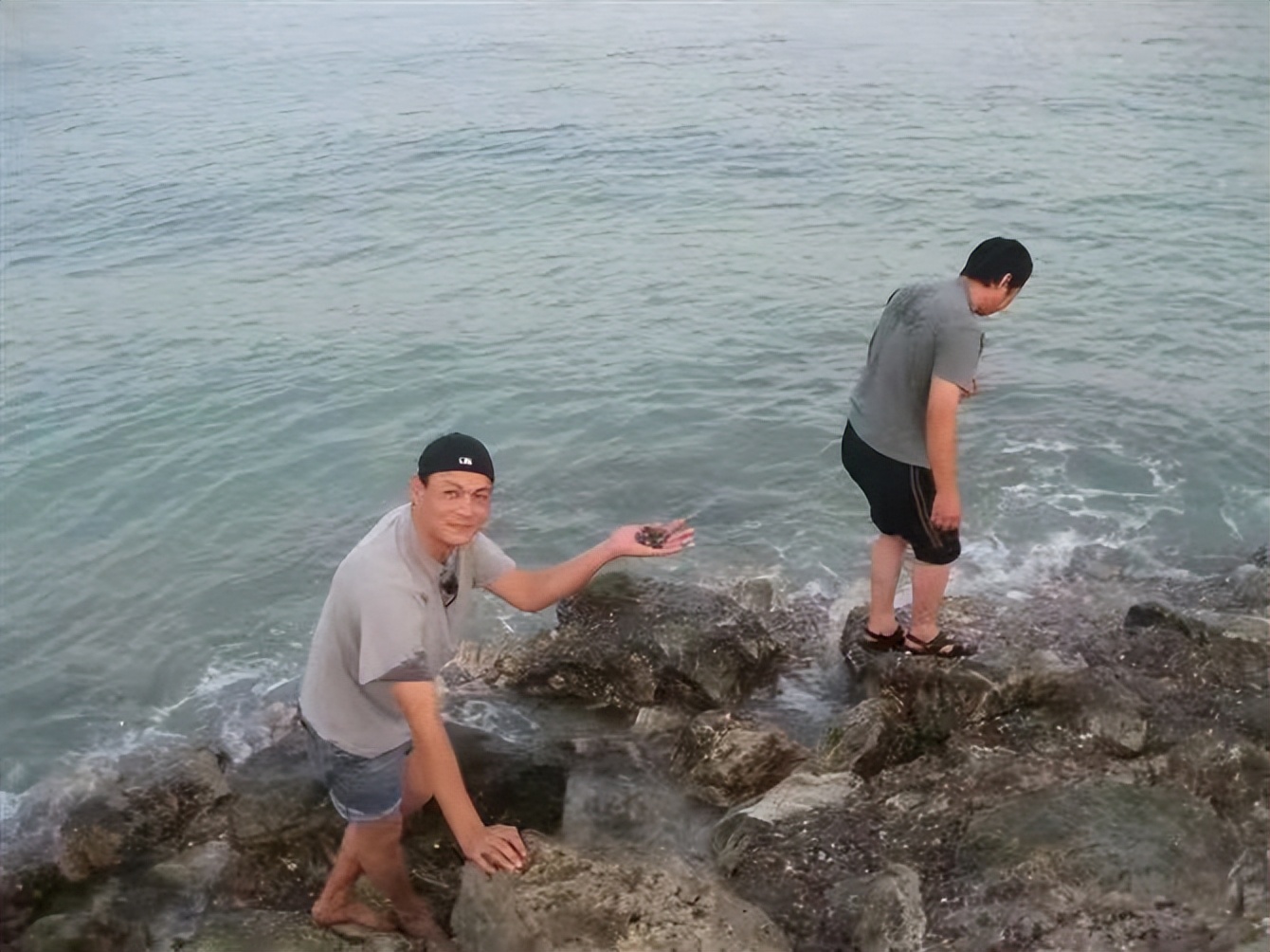 我70后河南人,科威特打工,月薪20000变2000,没钱回家绝处逢生