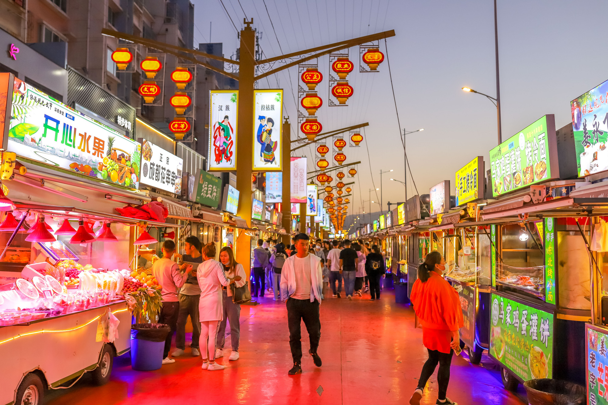 银川鼓楼夜市图片