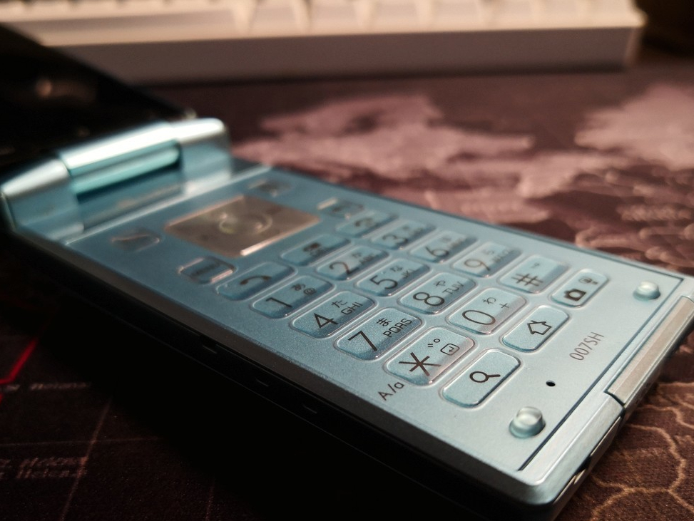 电子怀旧之旅(9)-日系安卓的遗珠 - 夏普007sh