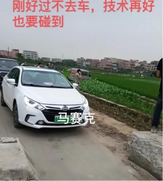 广州再现"霸王村",三块巨石堵住道路,"敢动石头先赔1万"