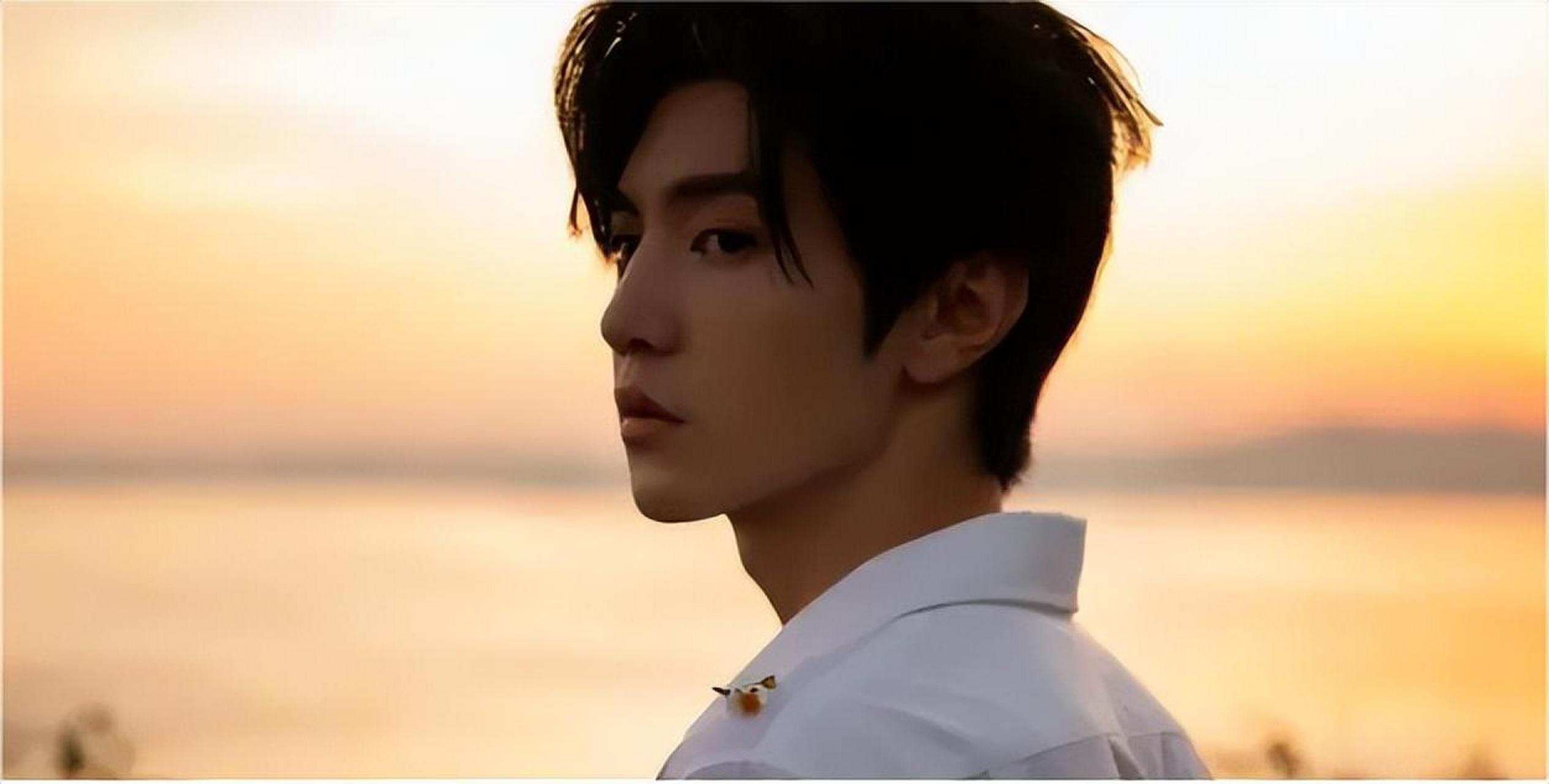 27岁的陈哲远可以说霸屏了青春剧的半边江山,虽然在