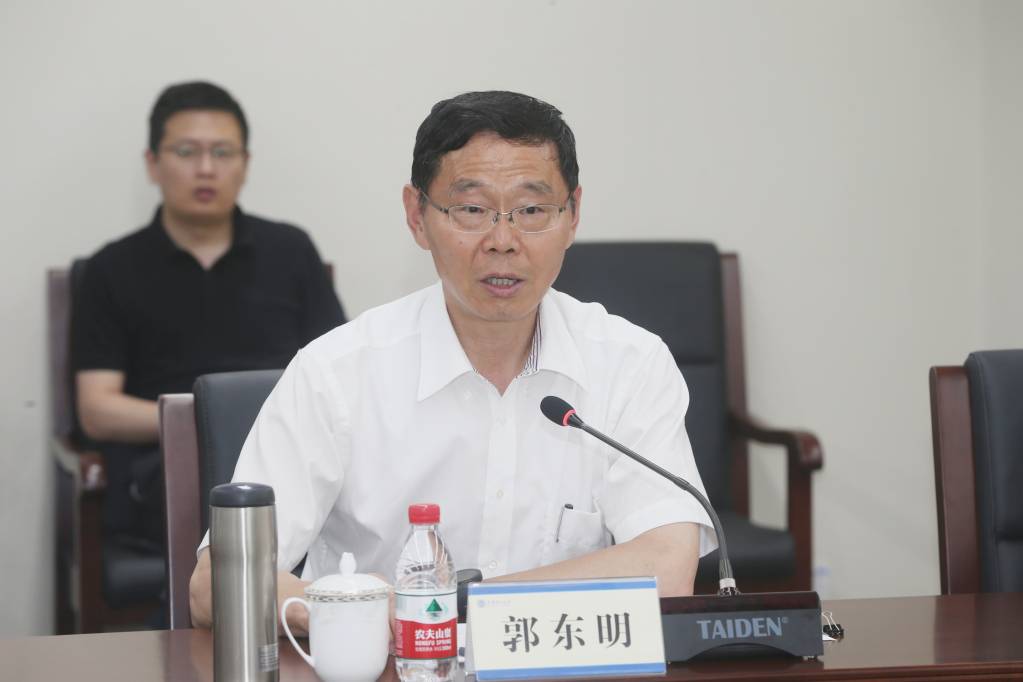 甘井子区委书记方健伟,区长高云鹏一行来校调研座谈