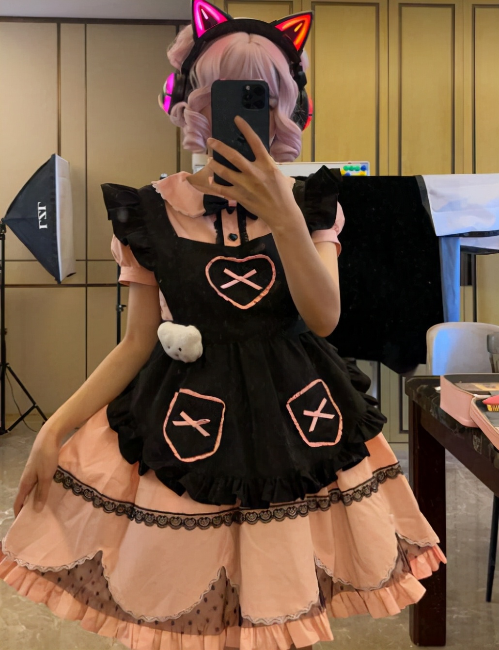 鹿早早爆生活照,穿衣风格击穿房管底线,论穿着还得看火线妹