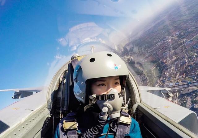回顾女飞行员刘宇环退役后航空公司抢破头成南航第一位女机长