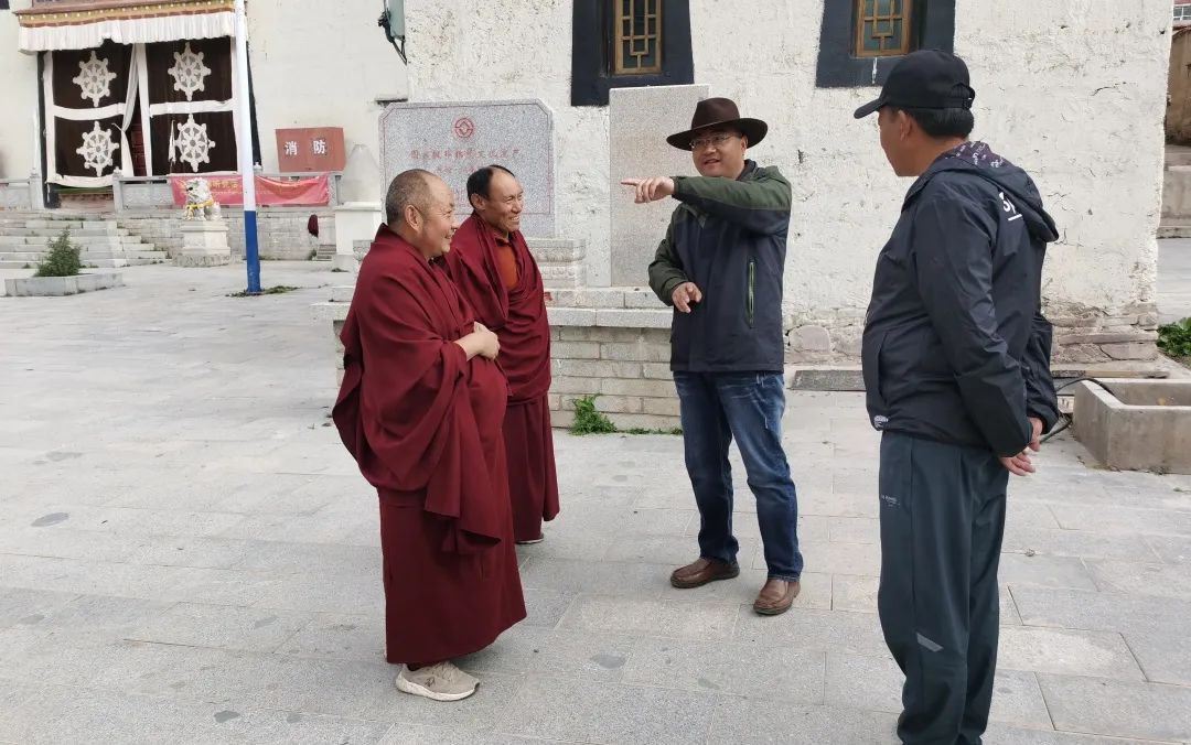 李成统在乡镇调研