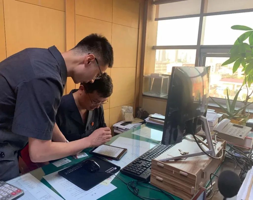 全国首个"东法移动图书馆" 落地兰山法院