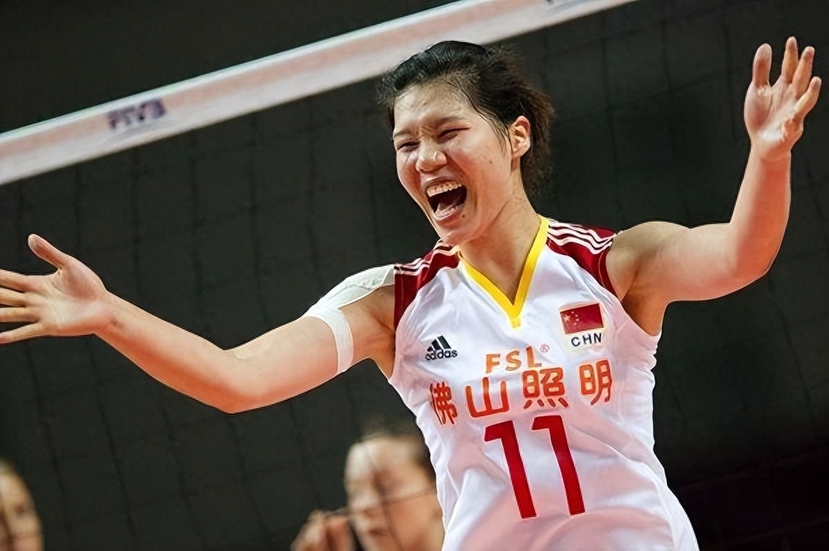 2005年,徐云丽听从福建女排主教练侯春俤的建议,从主攻改打副攻,这一