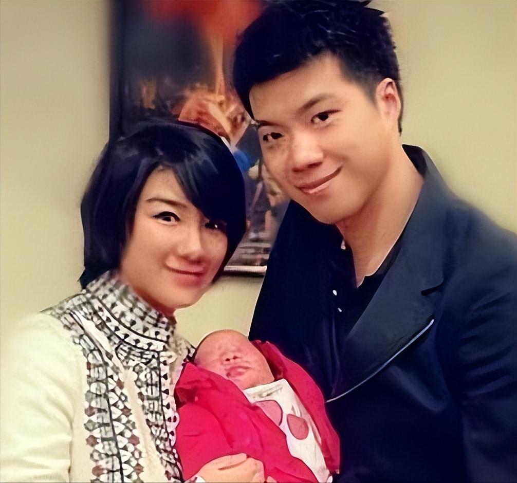 私密照被曝!被出轨,被家暴,小燕子黄奕这些年她都经历了什么?