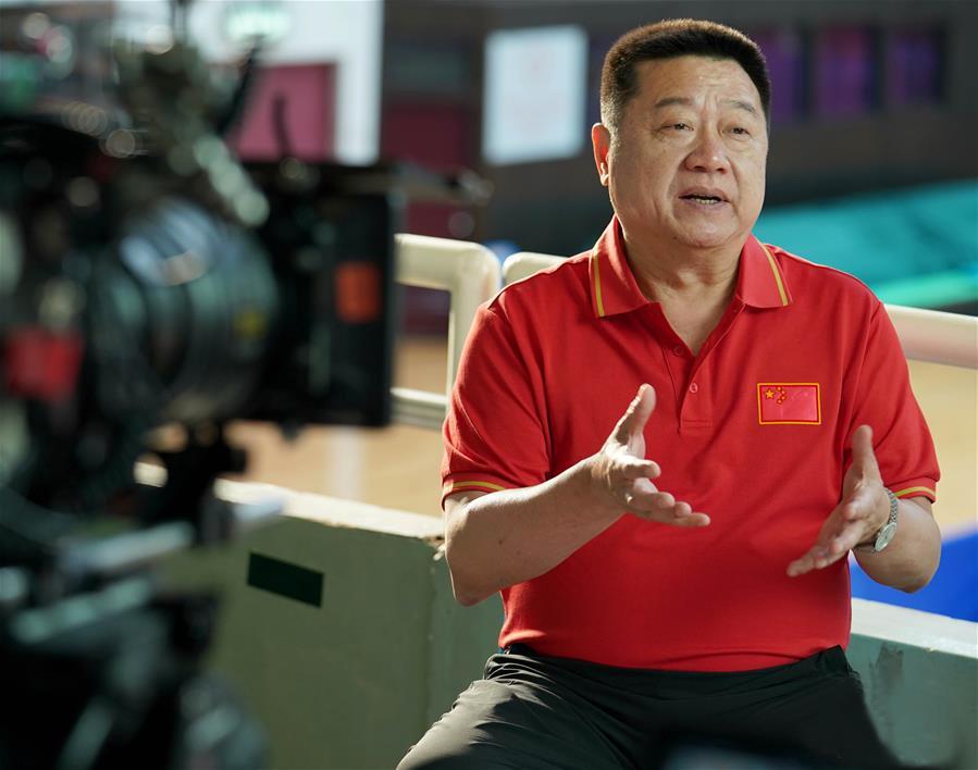 1987年9月,郭跃华带着妻儿去德国的莱特林根乒乓球俱乐部打球.