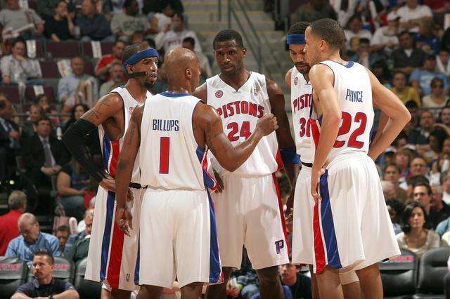 2004年的湖人为什么败给了活塞?