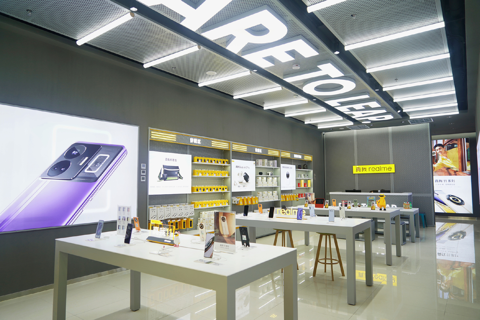 真我手机加码布局线下门店,会步一加和魅族的后尘吗?