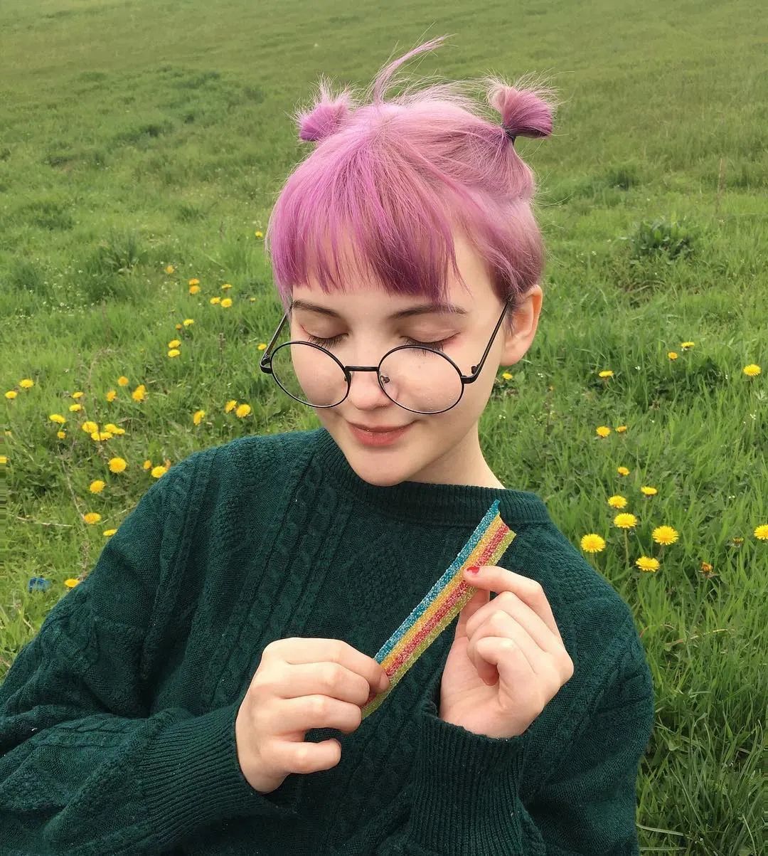 美炸!乌克兰"变色龙"少女爆红ins,彩虹发色圈粉50万!