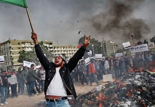 利比亚撤侨照片图片