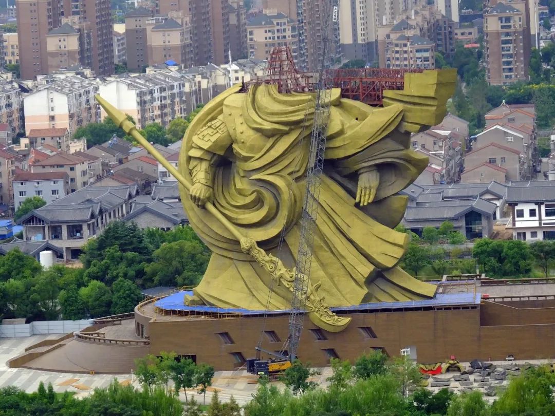 荆州巨型关公雕像事件图片