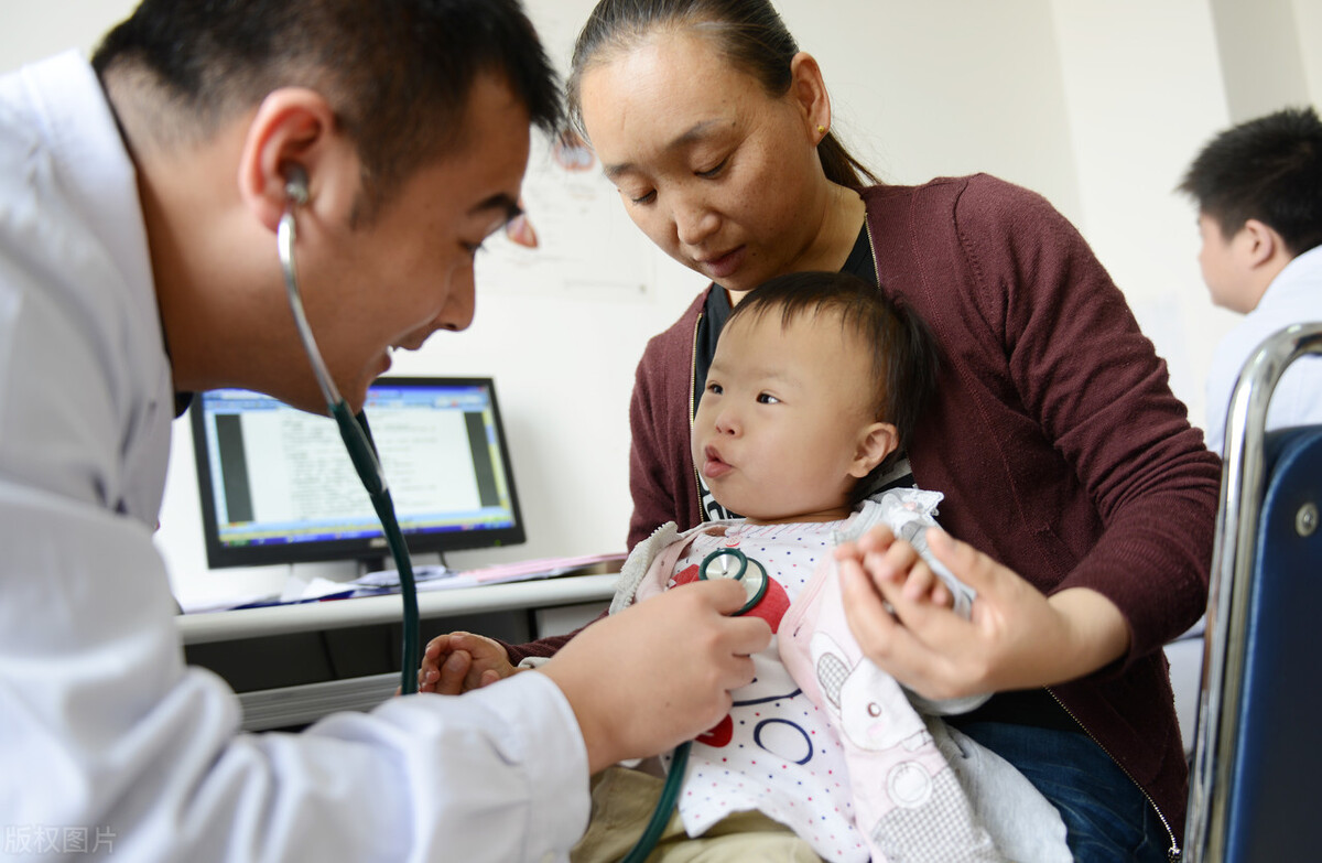 引起胎儿全身感染,导致流产,早产或死胎;或出生胎儿有马鞍鼻,锯齿形牙