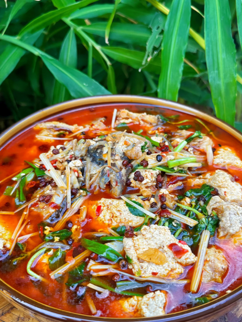 麻辣臭豆腐煮鱼:难以抵挡的美味狂欢  今天我要分享的是一道让人欲罢