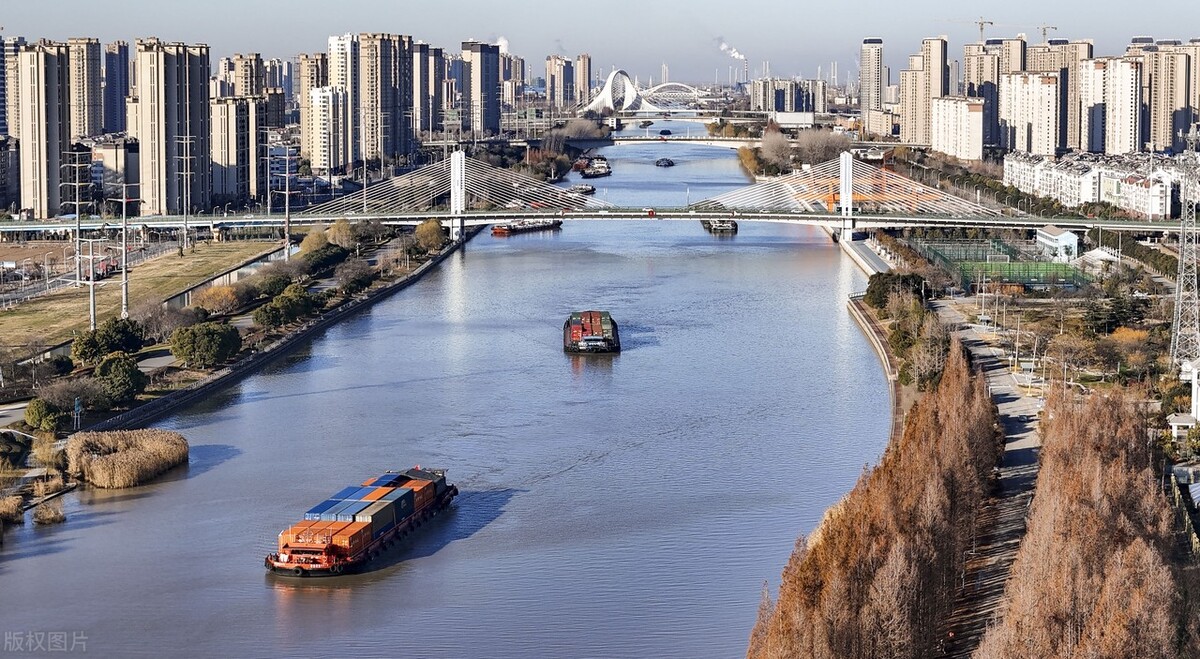 江苏淮安:京杭大运河上冬季保供运输忙