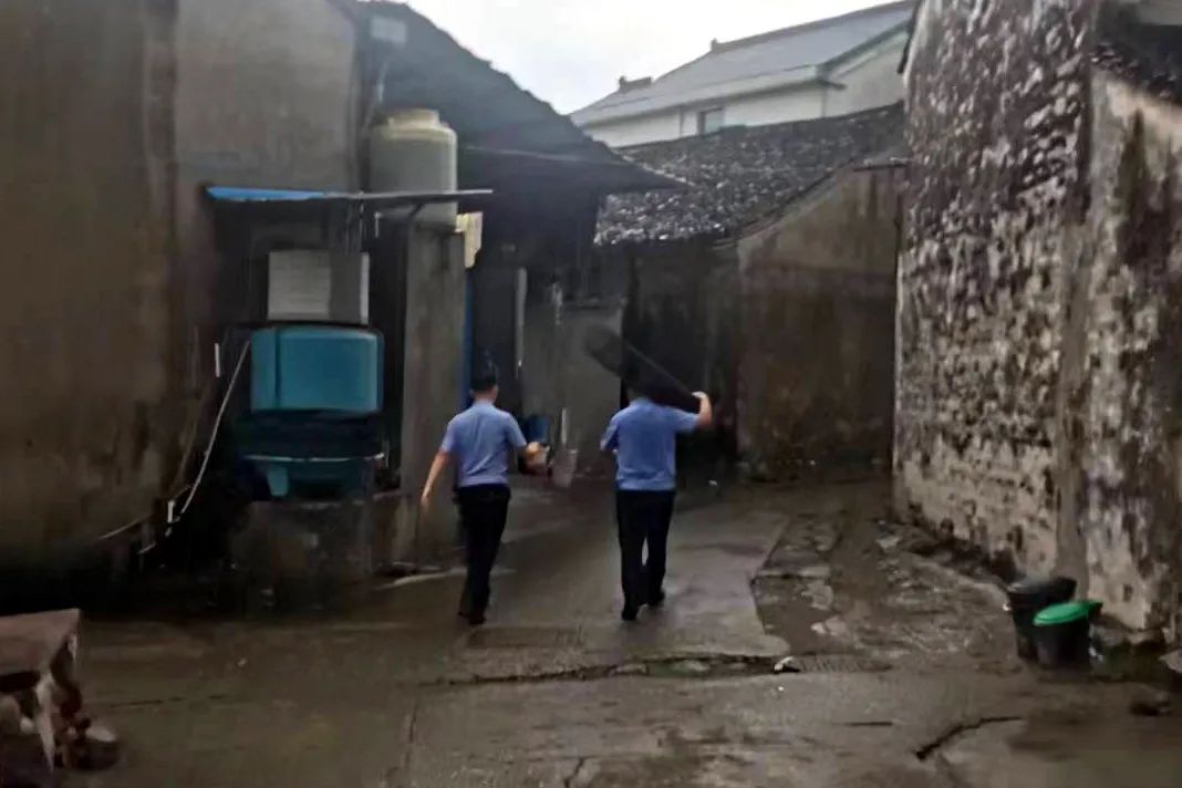 浙江上虞,一张铁丝网,巧解邻里结