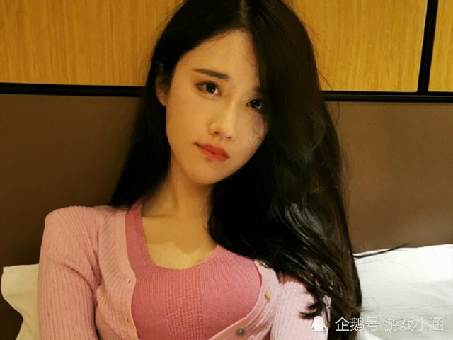 轩子巨2兔身材很"违规",本色出演老师太形象,看到1眼镜,很懵