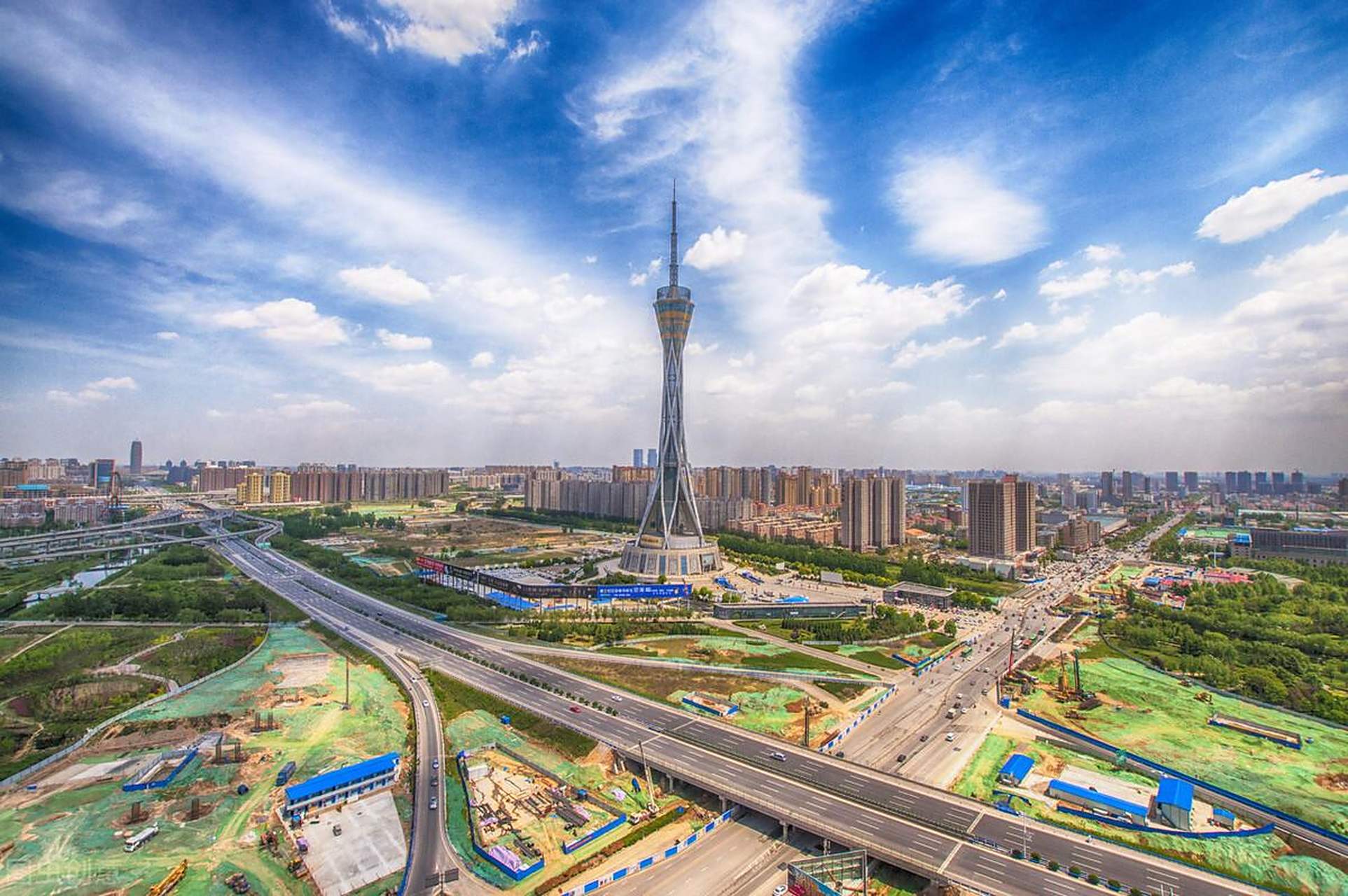 中原福塔也就是河南广播电视塔,总高度为388米,是世界最高的全钢结构