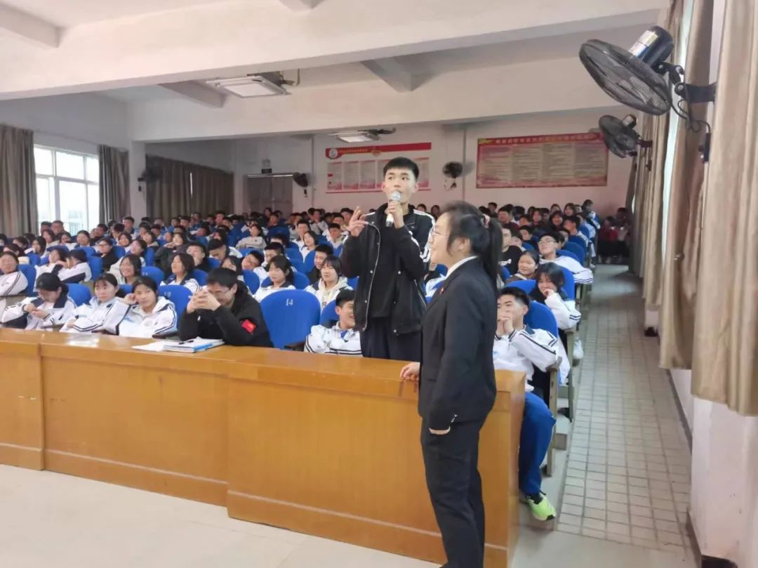 "法官, 这道题我会"