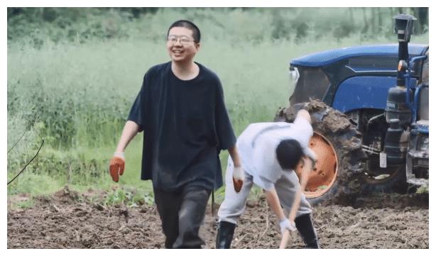 李诞在《向往的生活》中故伎重施,败光路人缘,是耍宝还是矫情