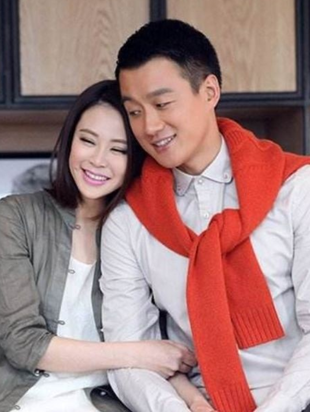 回顾演员佟大为28岁娶老师关悦结婚15年零绯闻座驾14年未换