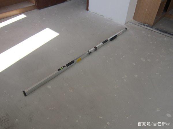 家里鋪地暖回填后要不要找平？用石膏自流平回填找平二合一(圖3)