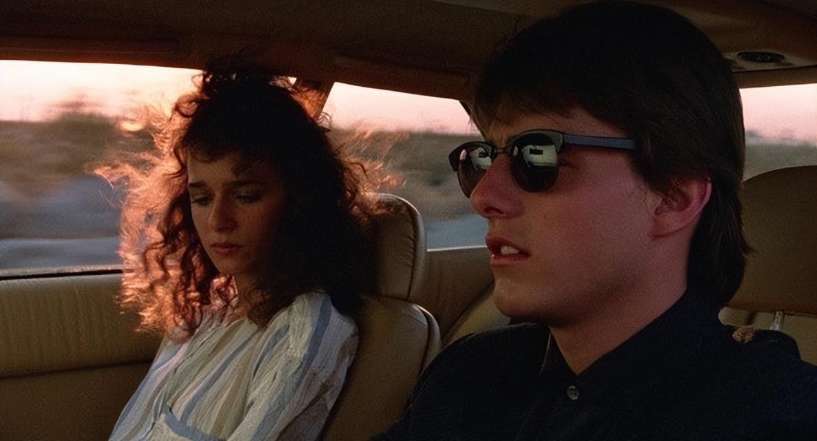 电影《雨人》是如何通过细腻的镜头语言和白描手法来传递情感的?