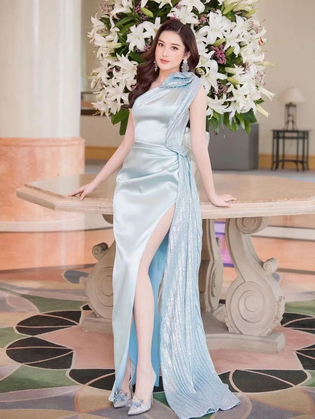 越南第一美女,柳岩的胸,关晓彤的腿!来看她是怎么锻炼的?