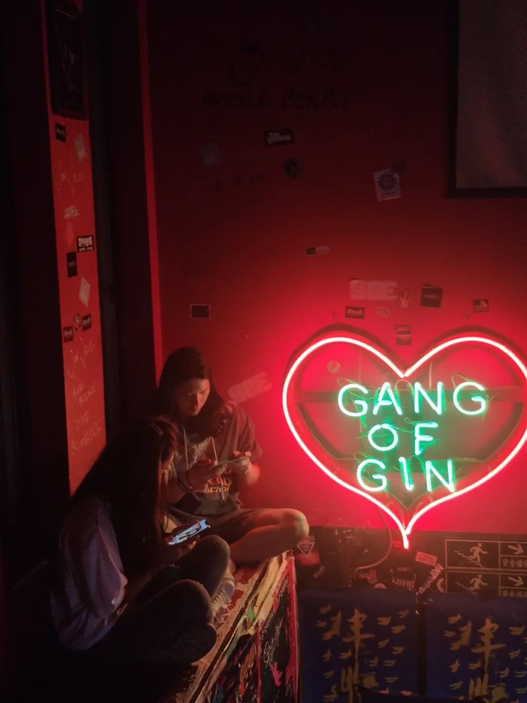 我们去了3次school重新认识了那些搞摇滚的年轻人