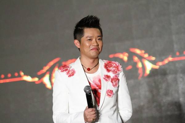 当说唱歌手不断塌房,"cctv厂牌"的曾毅逐渐被推上神坛