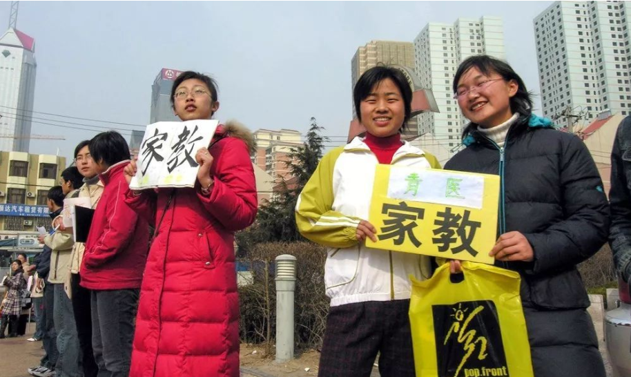 大學生又傳好消息!部分省市定向招生免學費還有補助,家長樂開懷