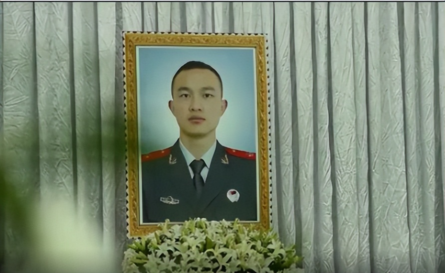 95后海警汪晓龙英勇牺牲,不惧危险冲锋在前,个人履历很励志