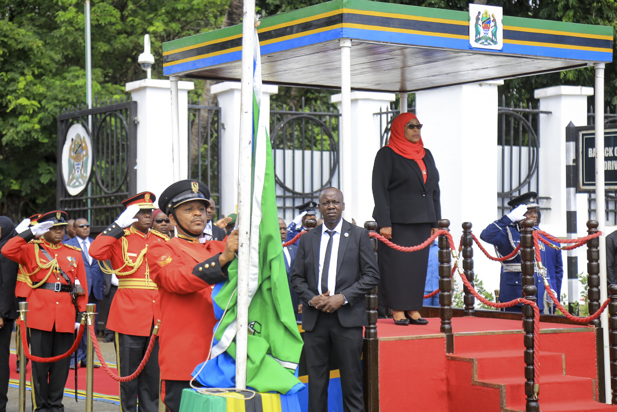 坦桑尼亚首位女总统宣誓就职