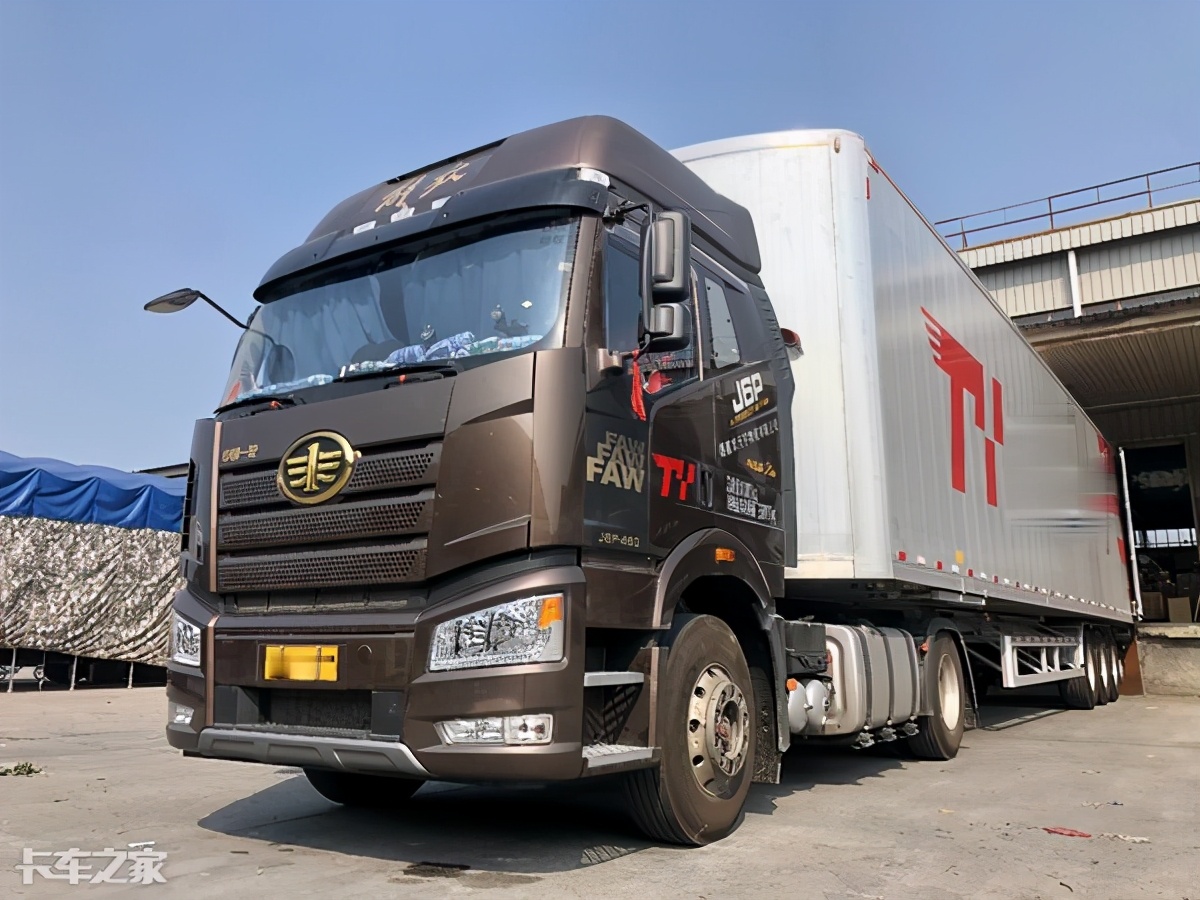 5轴货车秒变4轴,跑高速更省钱,这台半挂车有点东西