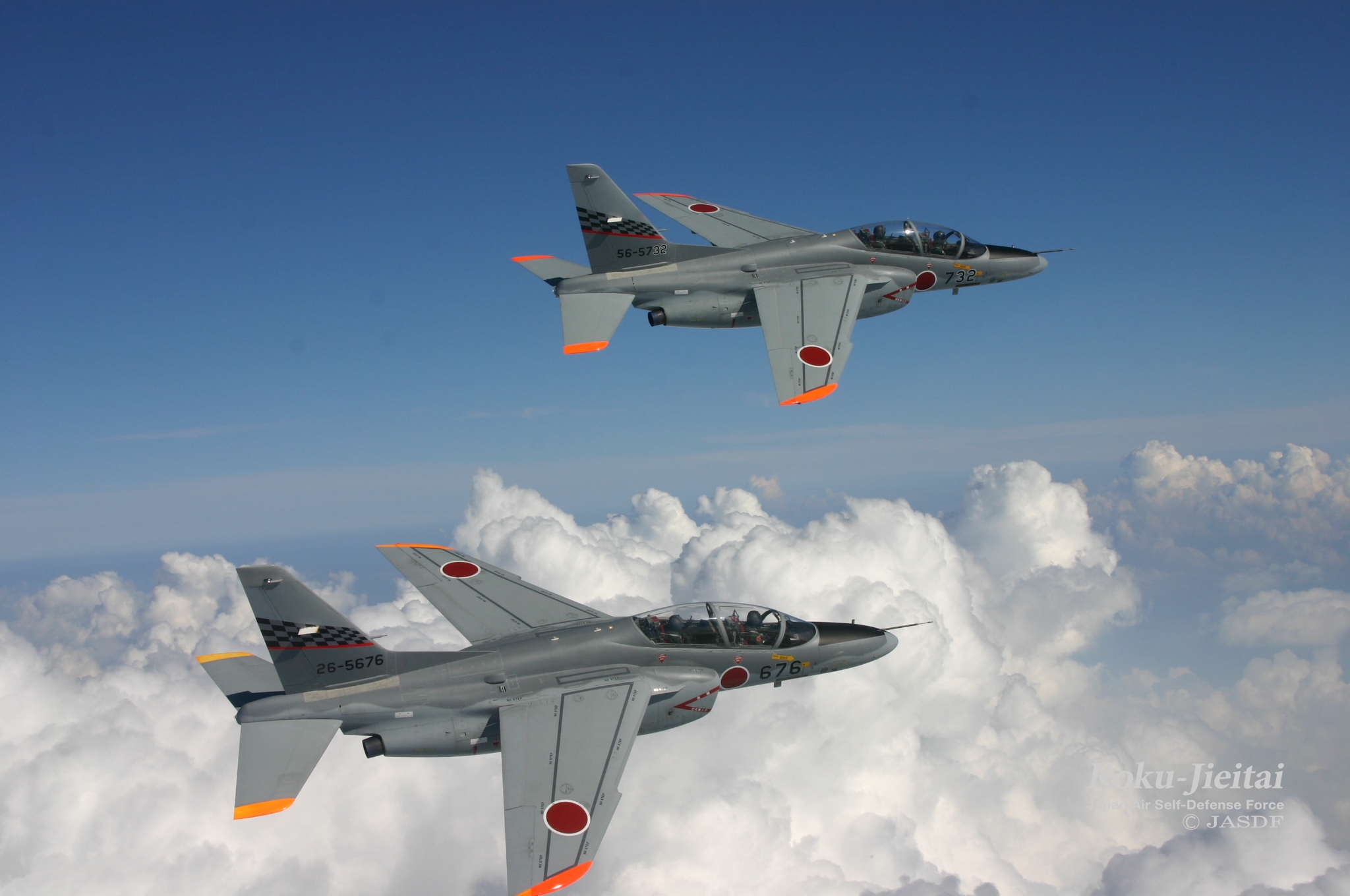 航空自卫队川崎产"t-4"高亚音速教练机