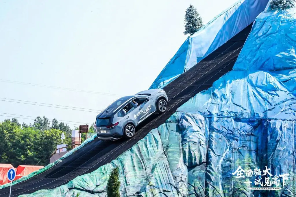 汽车大观|场地试驾,体验新一代奇骏的科技与力量之美
