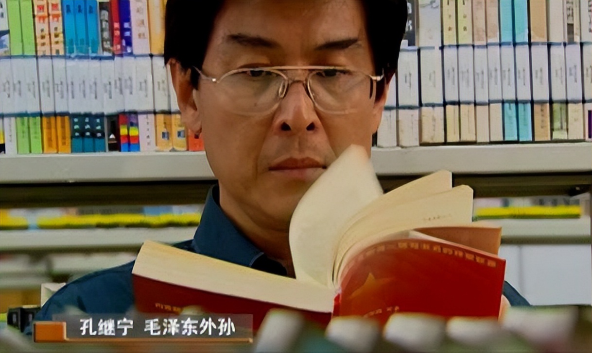 他是李敏的长子,伟人的外孙,深得外公疼爱,如今60岁,很低调