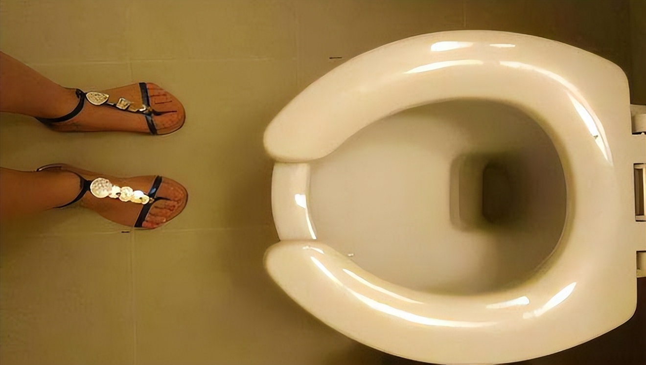 美国的马桶为何有个"缺口"?中国却没有,难道"中外有别"?
