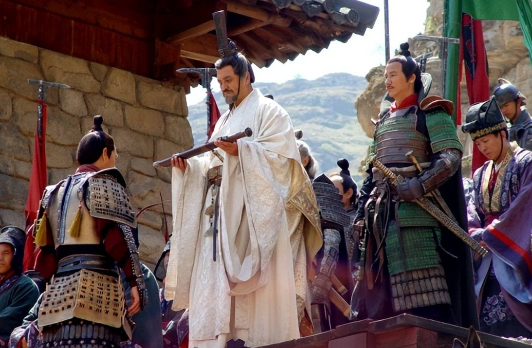 宴会上吴王阖闾给女儿夹了一块鱼肉为何女儿看到后却羞愤自尽