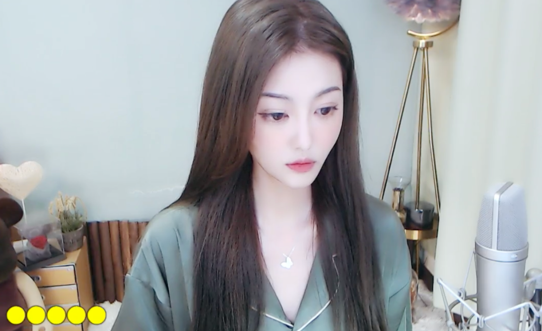 歪歪神豪北北出阴招整微凉,联合官方出定制礼物嘲讽!