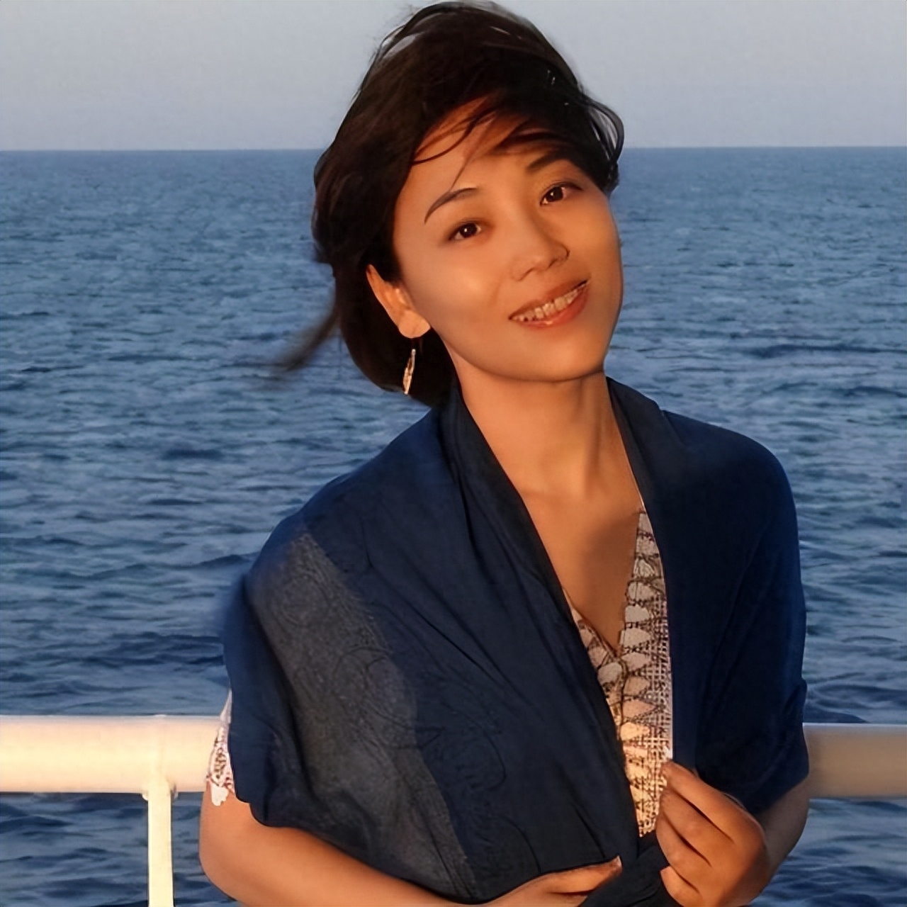 回顾央视主持劳春燕:和丈夫分居17年,怀孕还上班,风光背后有心酸