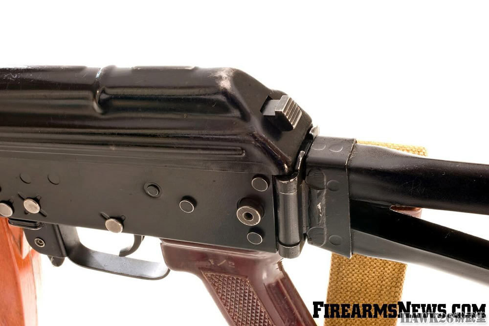 苏联aks-74步枪的历次演变 专为空降部队研制 折叠枪托多次修改