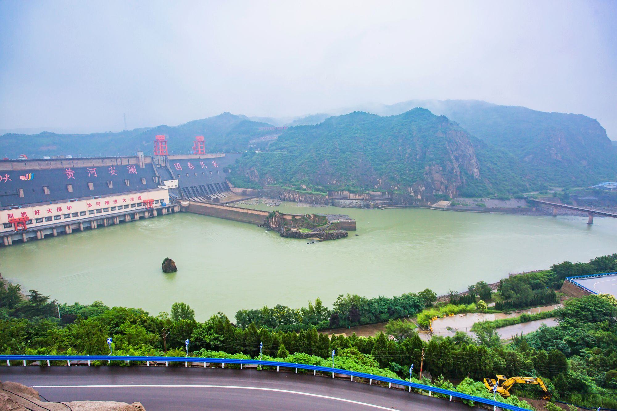 河南三门峡黄河大坝,被誉为万里黄河第一坝,生态美景入画来