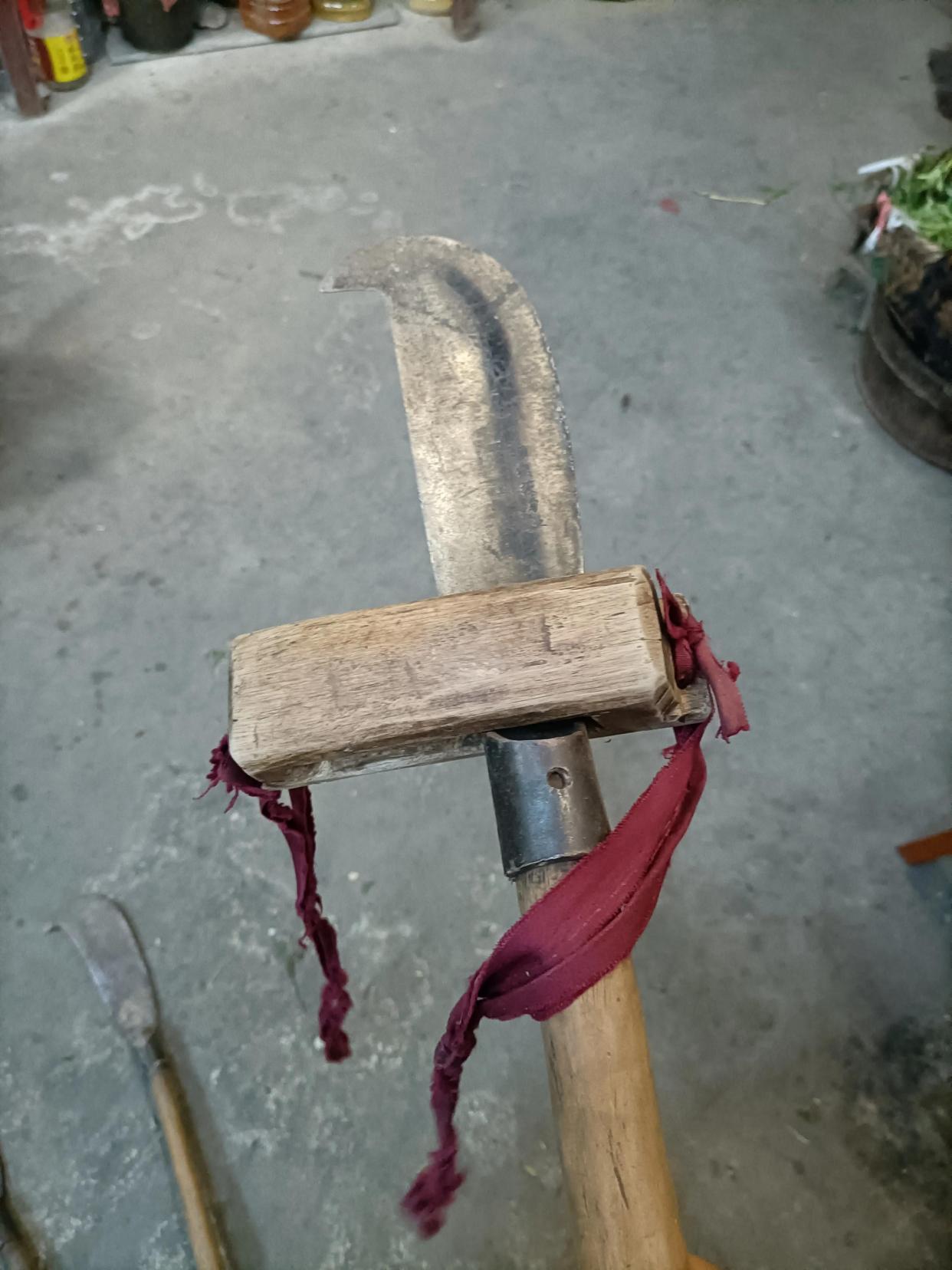 插入刀鞘块的柴子刀