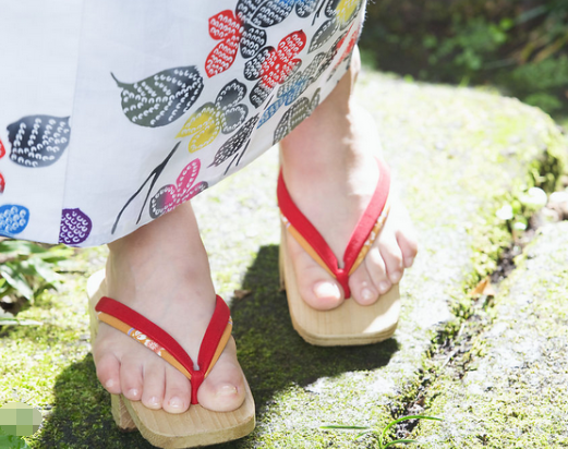 日本人为什么要穿木屐鞋 喜欢穿木屐鞋的原因是什么