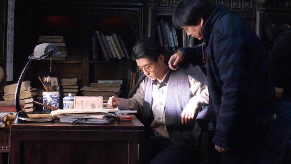 在她青年时期以前萧山杨家曾是当地的首富,是当地有名的绅士门第小姐.