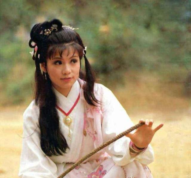 丐帮帮主黄蓉,身负3种绝世神功还打不过金轮法王,这什么情况?